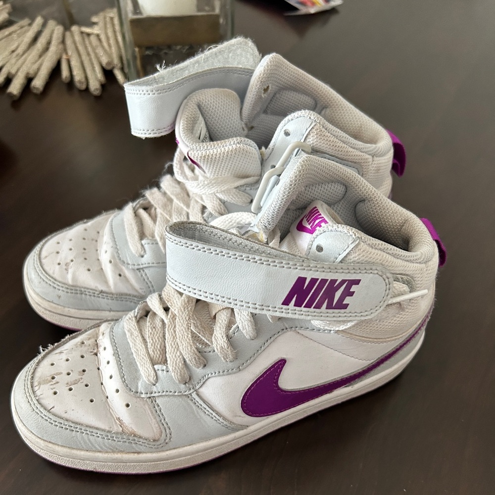 Size 4 barely worn girls Nike high top